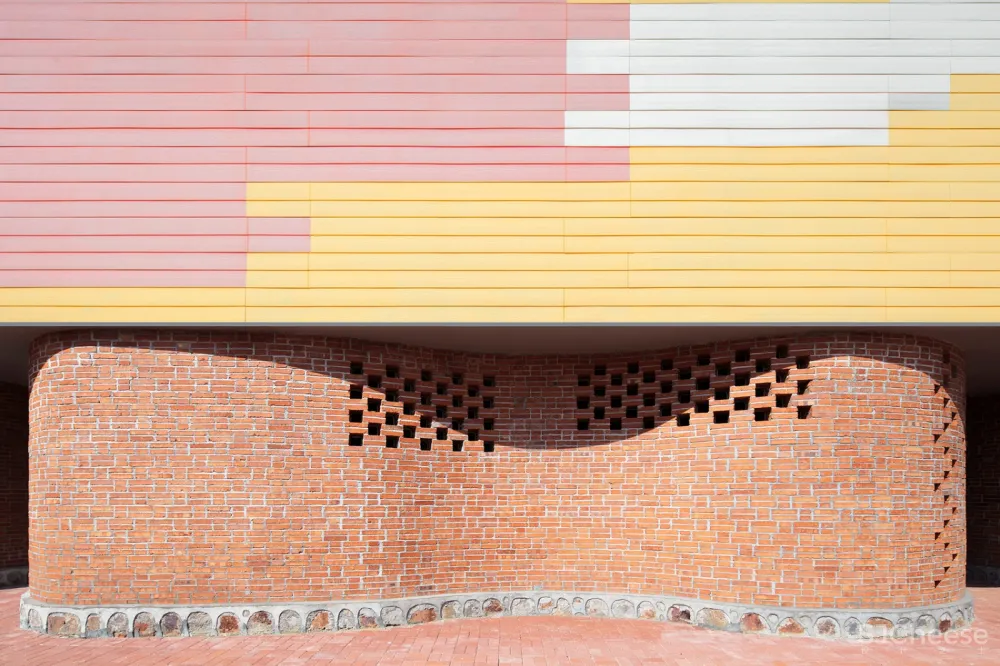 岳阳县三中学风雨操场兼报告厅,湖南 / 素朴建筑工作室