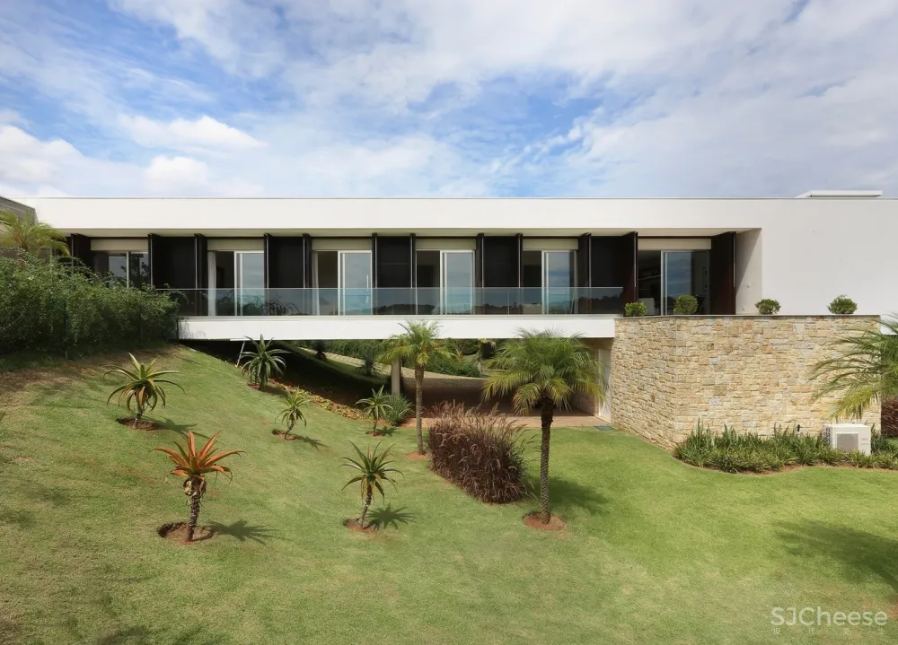Belluzzo Martinhao Arquitetos | 建在坡地上的景观住宅