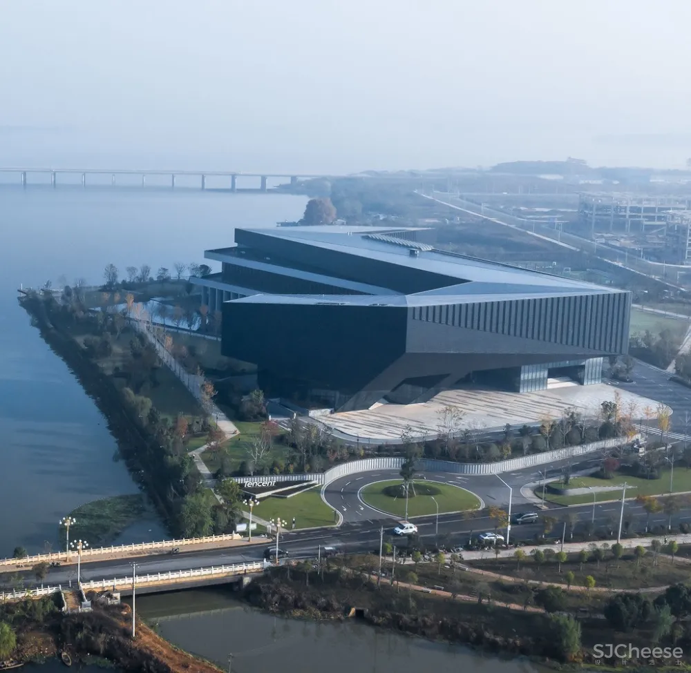 腾讯武汉研发中心 / 栖城设计