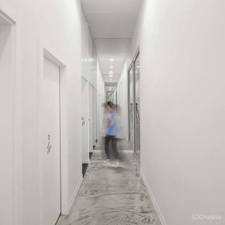 葡萄牙黄色点燃的健身俱乐部空间 | EstúdioAmatam