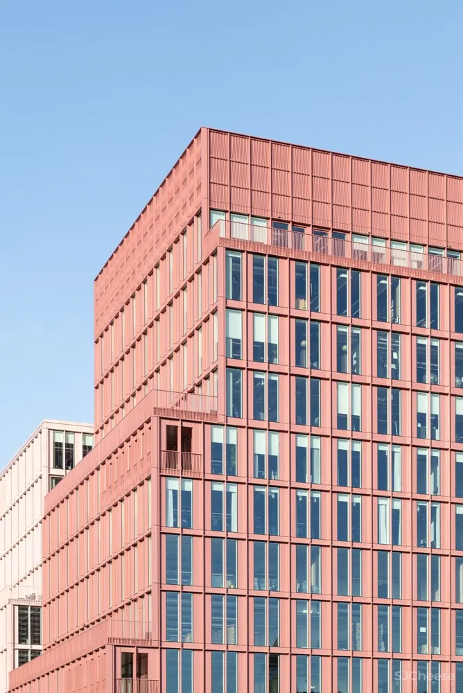 R7 | 粉色办公大楼