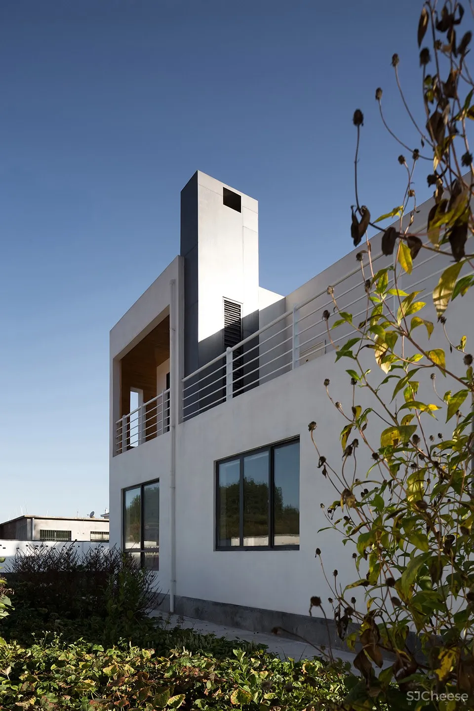 栖于山麓——山麓上的白色住宅,江西 / 铭鼎空间艺术工作室