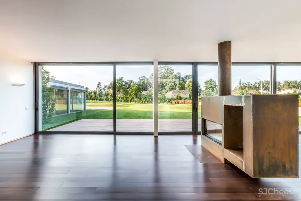 FCC Arquitectura | 葡萄牙拥有大地形区域的别墅 Campo das Paulas