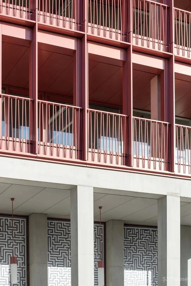 R7 | 粉色办公大楼