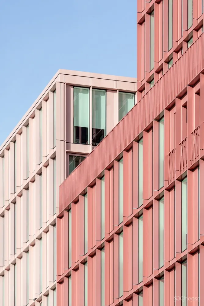 R7 | 粉色办公大楼