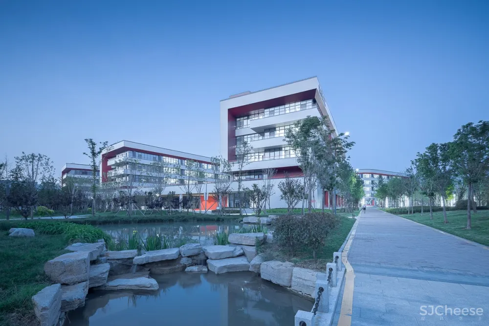 济宁海达行知学校 / 象外营造工作室