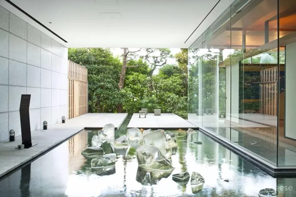 安藤忠雄,坂茂、隈研吾设计的温泉酒店,冷峻的外表却是有温度的设计