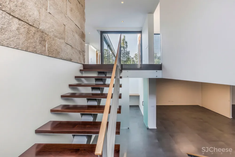 FCC Arquitectura | 葡萄牙拥有大地形区域的别墅 Campo das Paulas