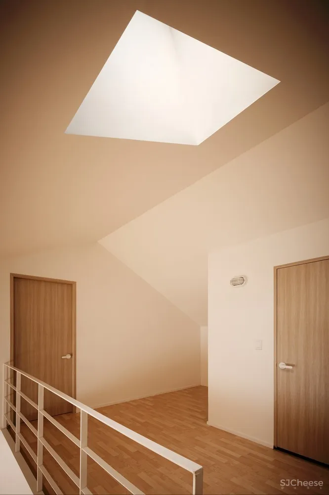 June Architect | 形式简洁整体和细节结合的住宅空间