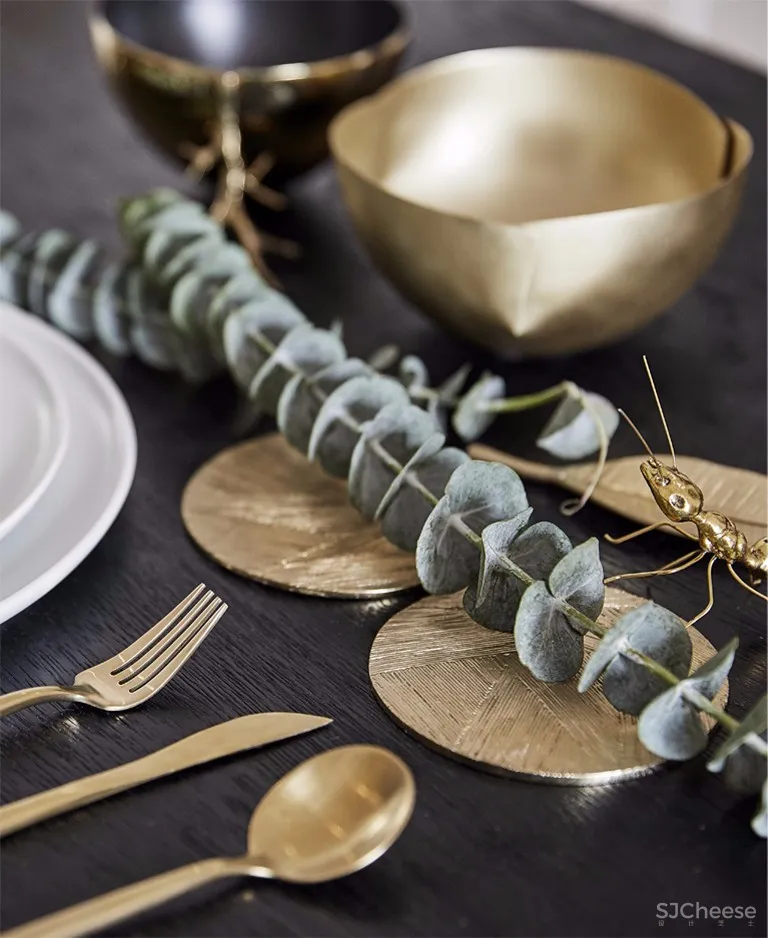 黑白复式公寓 | 目心设计