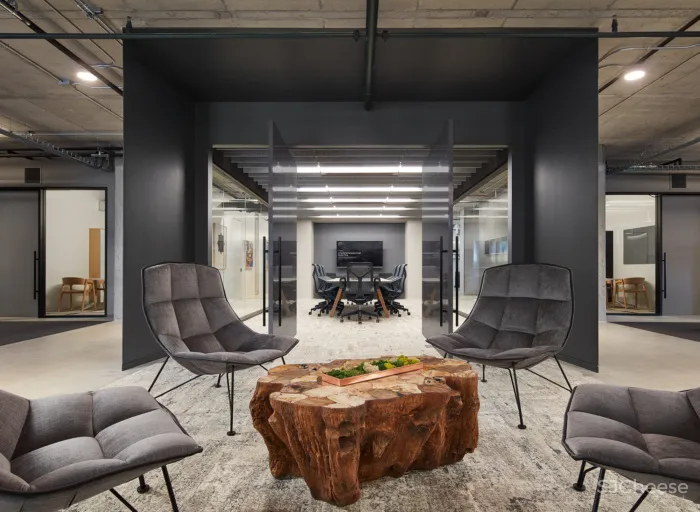 Lamar Johnson | 芝加哥一家贸易公司办公室