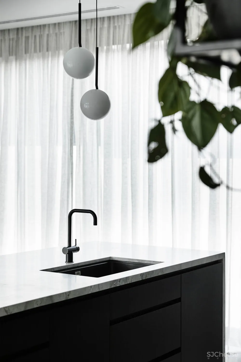 Biaso l 墨尔本一间明暗对比现代宅