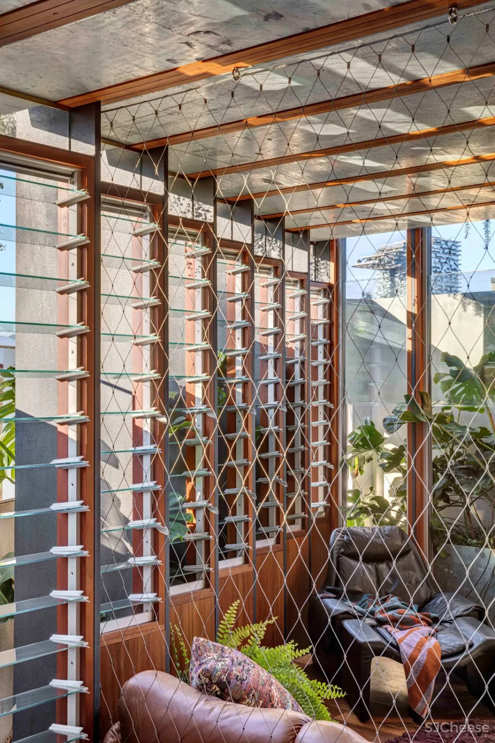 首发 | CplusC Architecture Firm事务所,市中心的丛林小屋