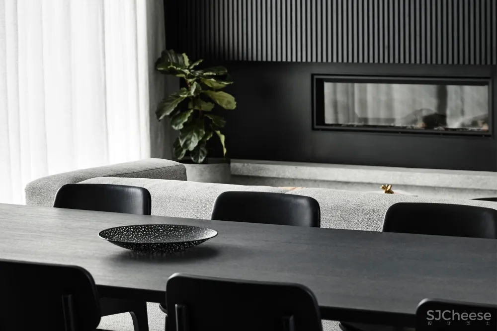 Biaso l 墨尔本一间明暗对比现代宅