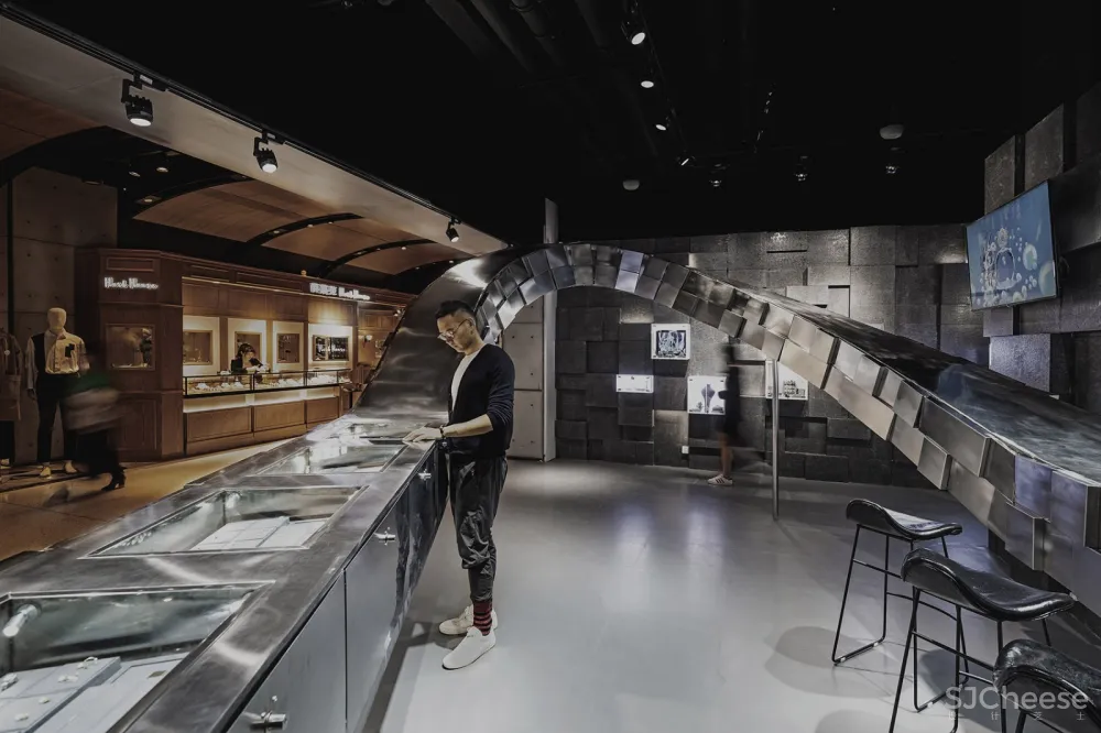 梵誓苏州诚品店 / 平介设计