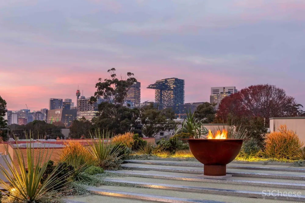 首发 | CplusC Architecture Firm事务所,市中心的丛林小屋