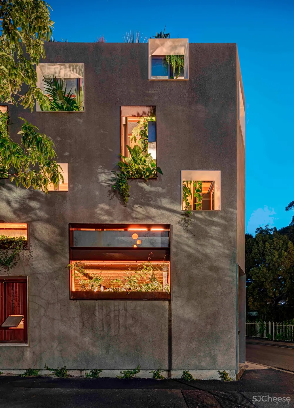 首发 | CplusC Architecture Firm事务所,市中心的丛林小屋