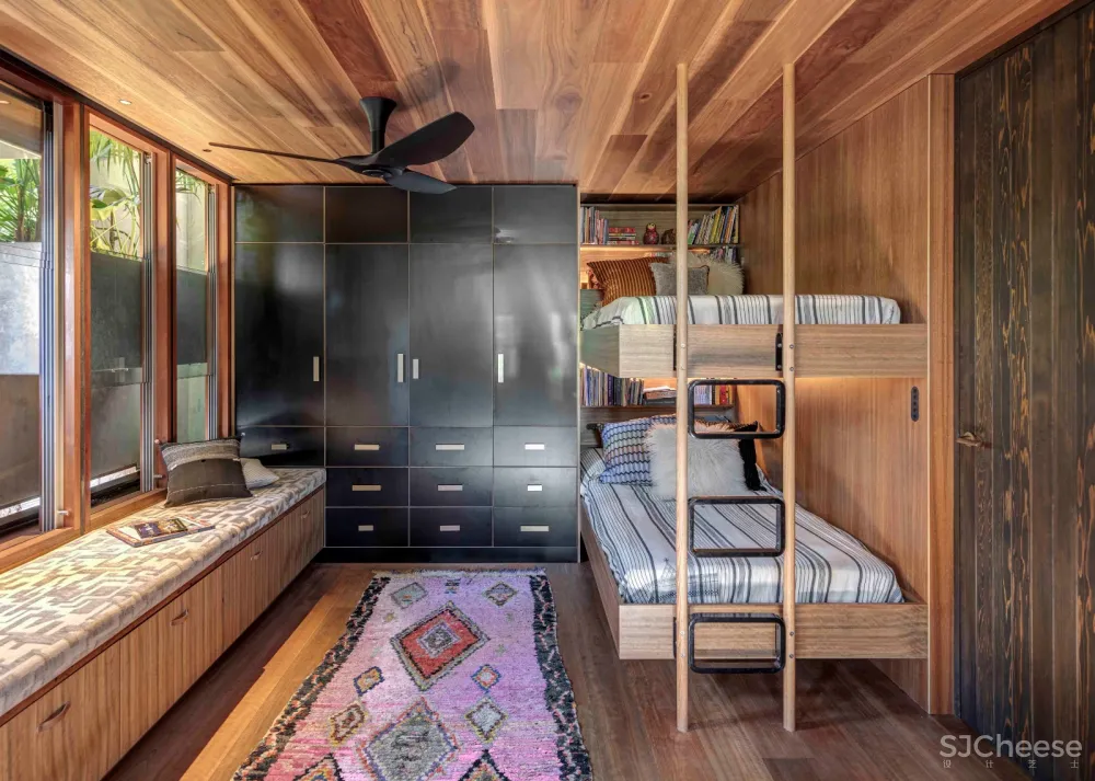 首发 | CplusC Architecture Firm事务所,市中心的丛林小屋