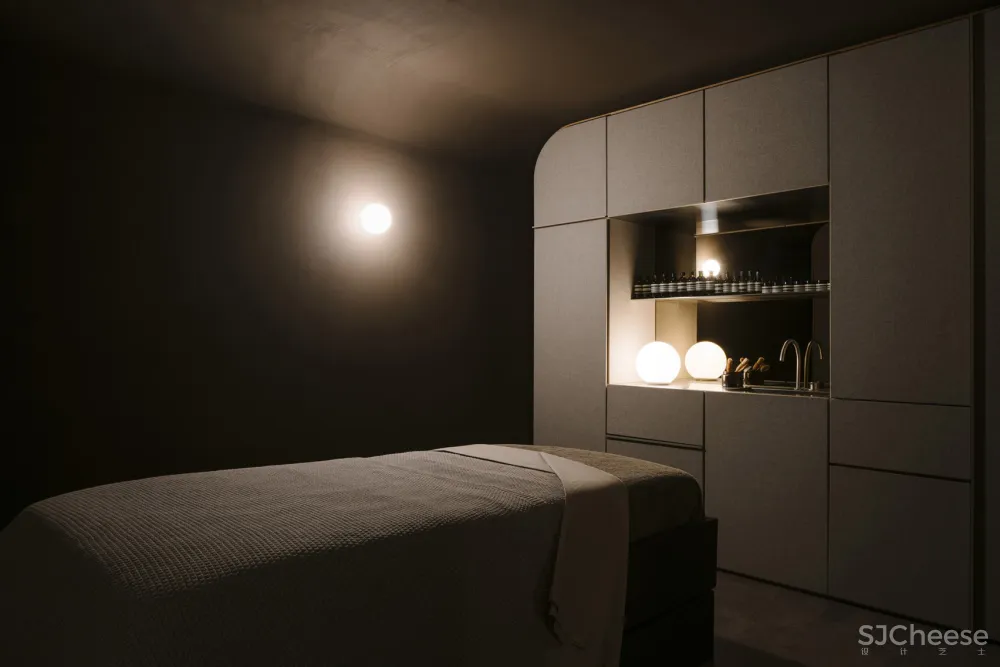 Mlkk Studio | 两间伊索Aesop店面设计