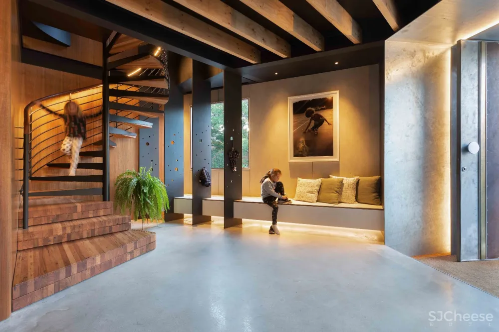 首发 | CplusC Architecture Firm事务所,市中心的丛林小屋