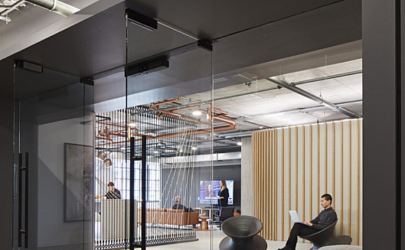 Lamar Johnson | 芝加哥一家贸易公司办公室