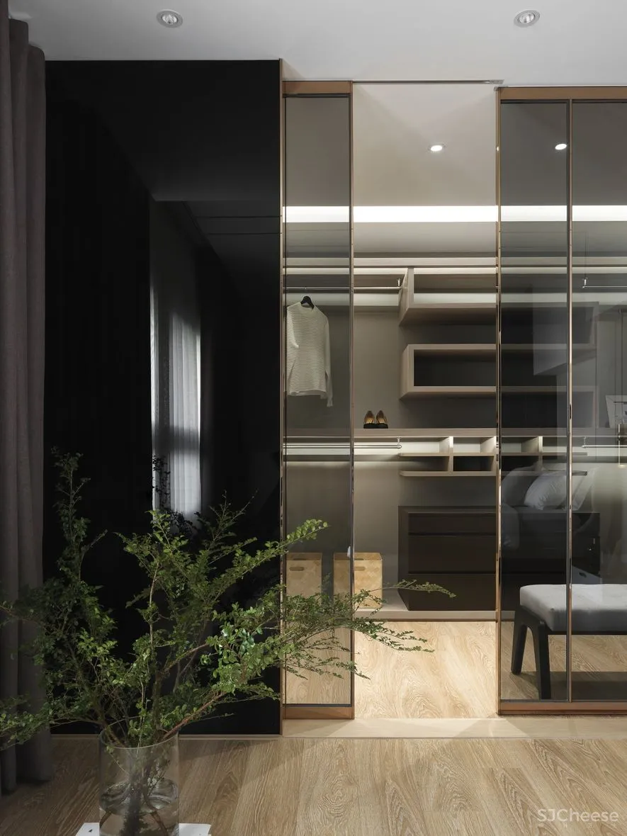 宇清田设计 | 用几何线条+一抹酒红打造个性家居