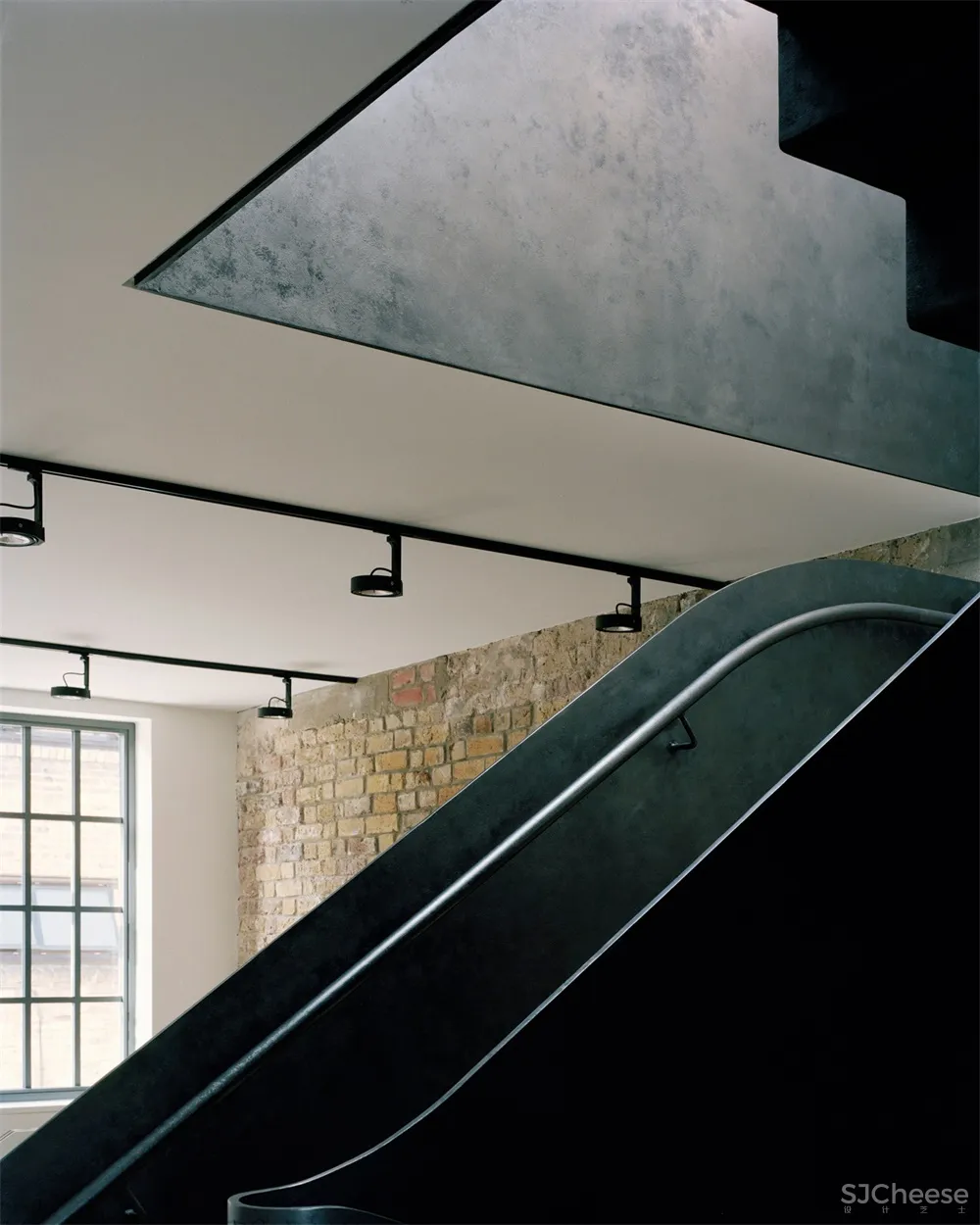 Tasou Associates | 伦敦小仓库改造阳光办公室