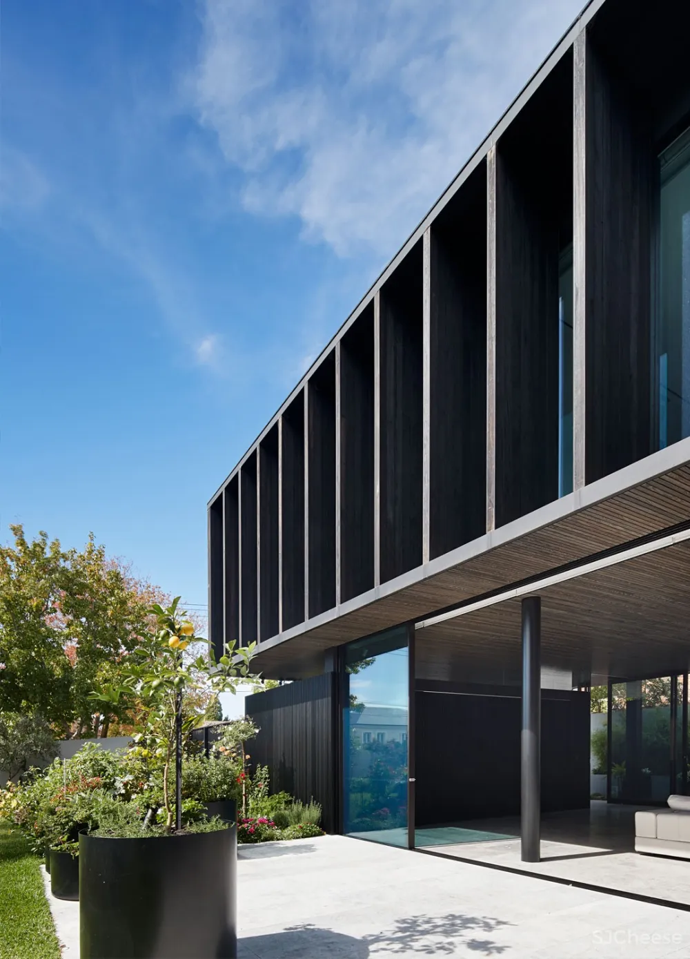 首发 | Hecker Guthrie设计事务所,墨尔本Shou-sugi-ban住宅