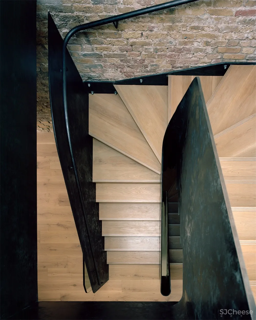 Tasou Associates | 伦敦小仓库改造阳光办公室