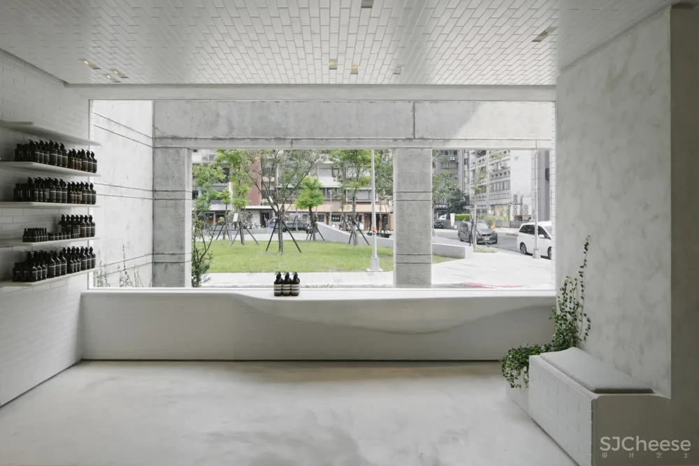 Mlkk Studio | 两间伊索Aesop店面设计