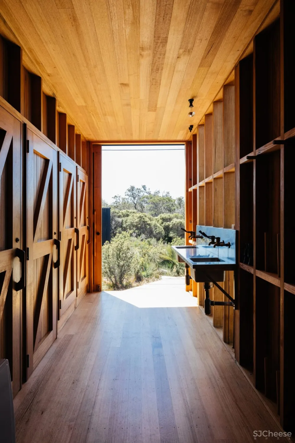 最新 | TAYLOR AND HINDS ARCHITECTS,塔斯马尼亚威廉山的克拉卡尼·卢米住宅