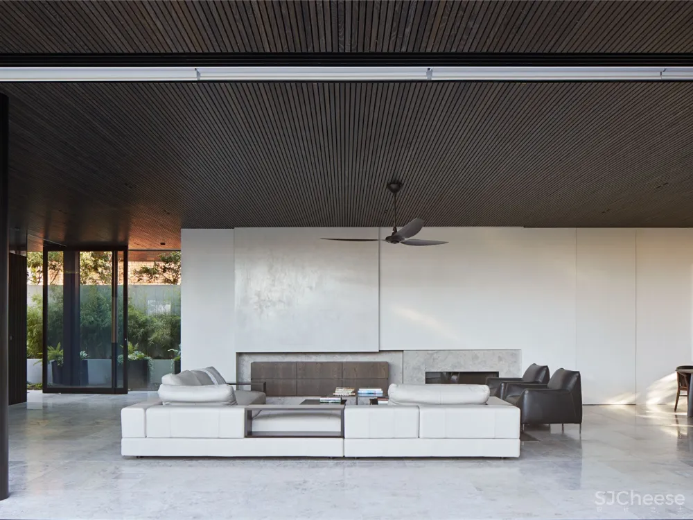 首发 | Hecker Guthrie设计事务所,墨尔本Shou-sugi-ban住宅