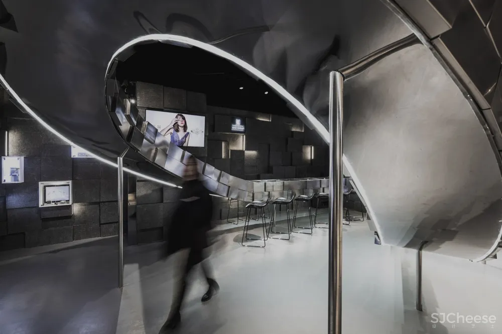 梵誓苏州诚品店 / 平介设计