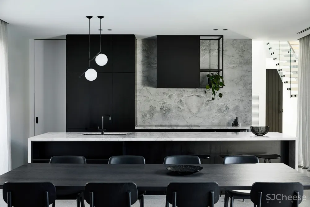 Biaso l 墨尔本一间明暗对比现代宅