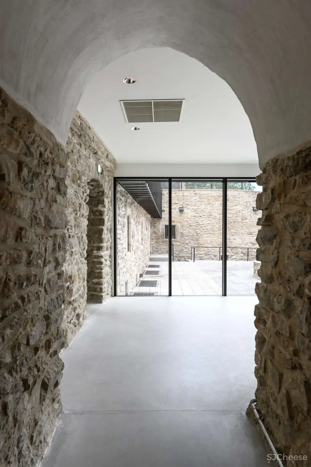 KAOS Architects | 爱沙尼亚13世纪古城堡翻新
