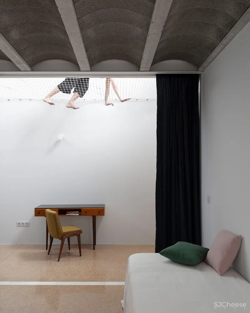 首发 | CRUX arquitectos设计,西班牙REI House简约住宅