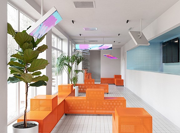 首发 | Eduard Eremchuk设计，俄罗斯牛纹瓷砖和方块风格的橙色咖啡馆