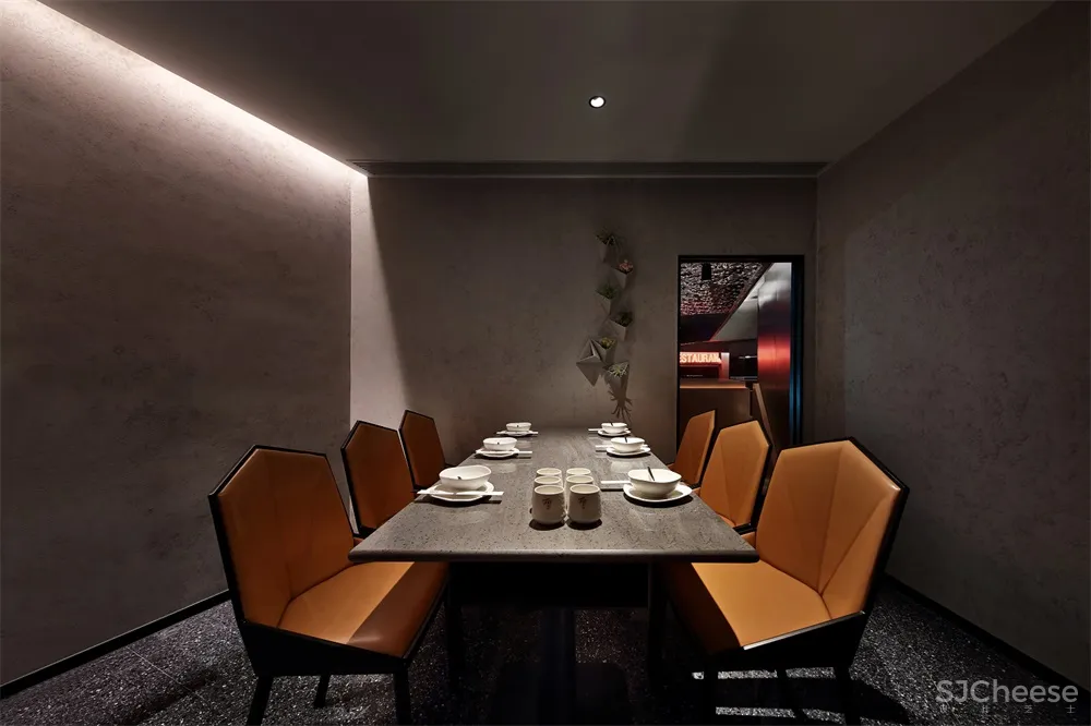 艺鼎新作 | 坚硬的外壳里，藏着鲜嫩的虾肉-虾胡闹