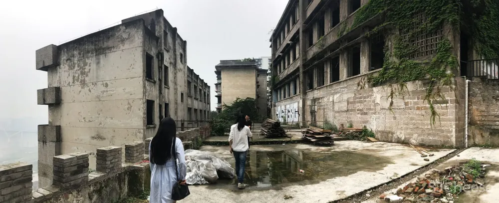 《嫁衣的裙摆》-重庆印制一厂山鬼精品酒店改造 / 寻常设计