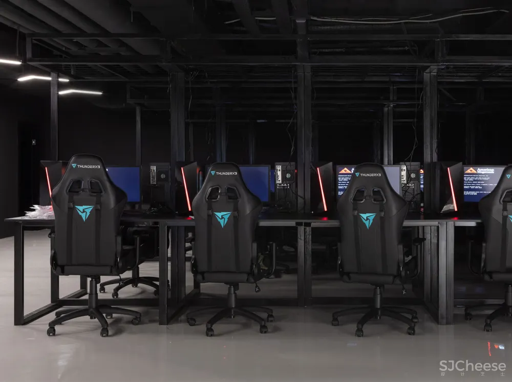 Julia Mikulina | 莫斯科某电竞空间设计