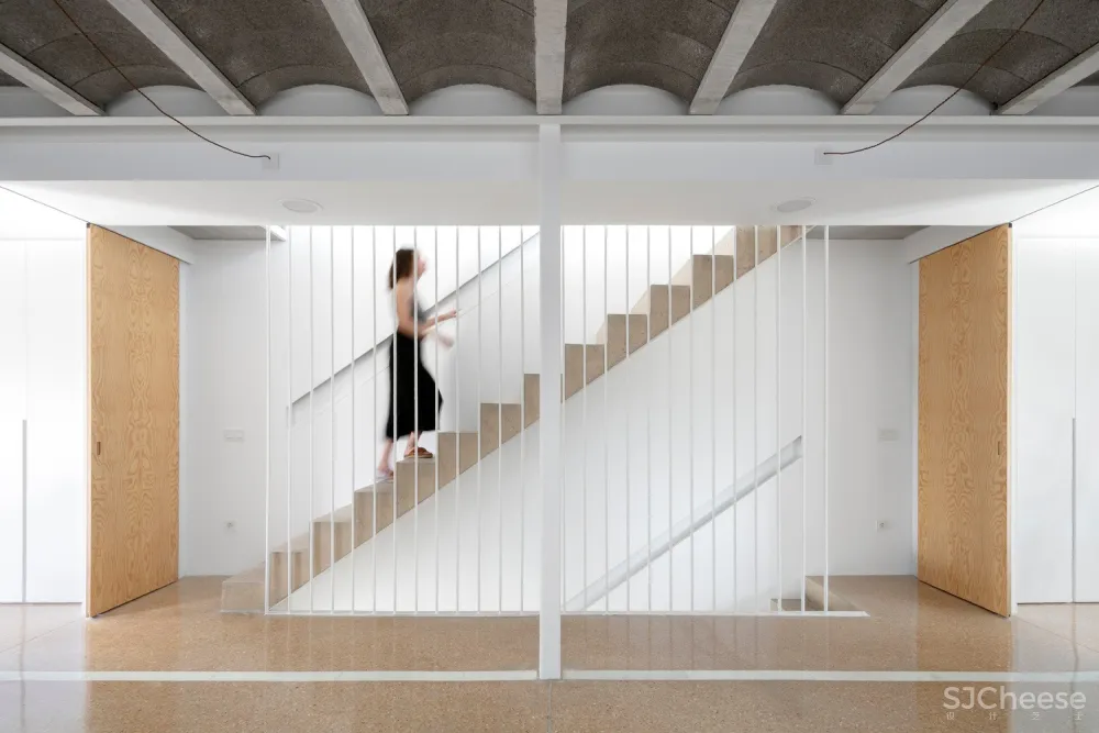 首发 | CRUX arquitectos设计,西班牙REI House简约住宅