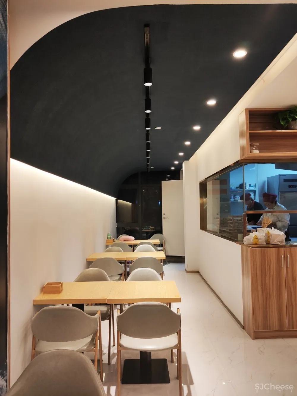 一家打造“差异化”的纯手工水饺店