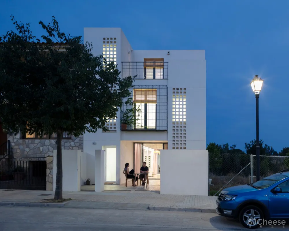 首发 | CRUX arquitectos设计,西班牙REI House简约住宅