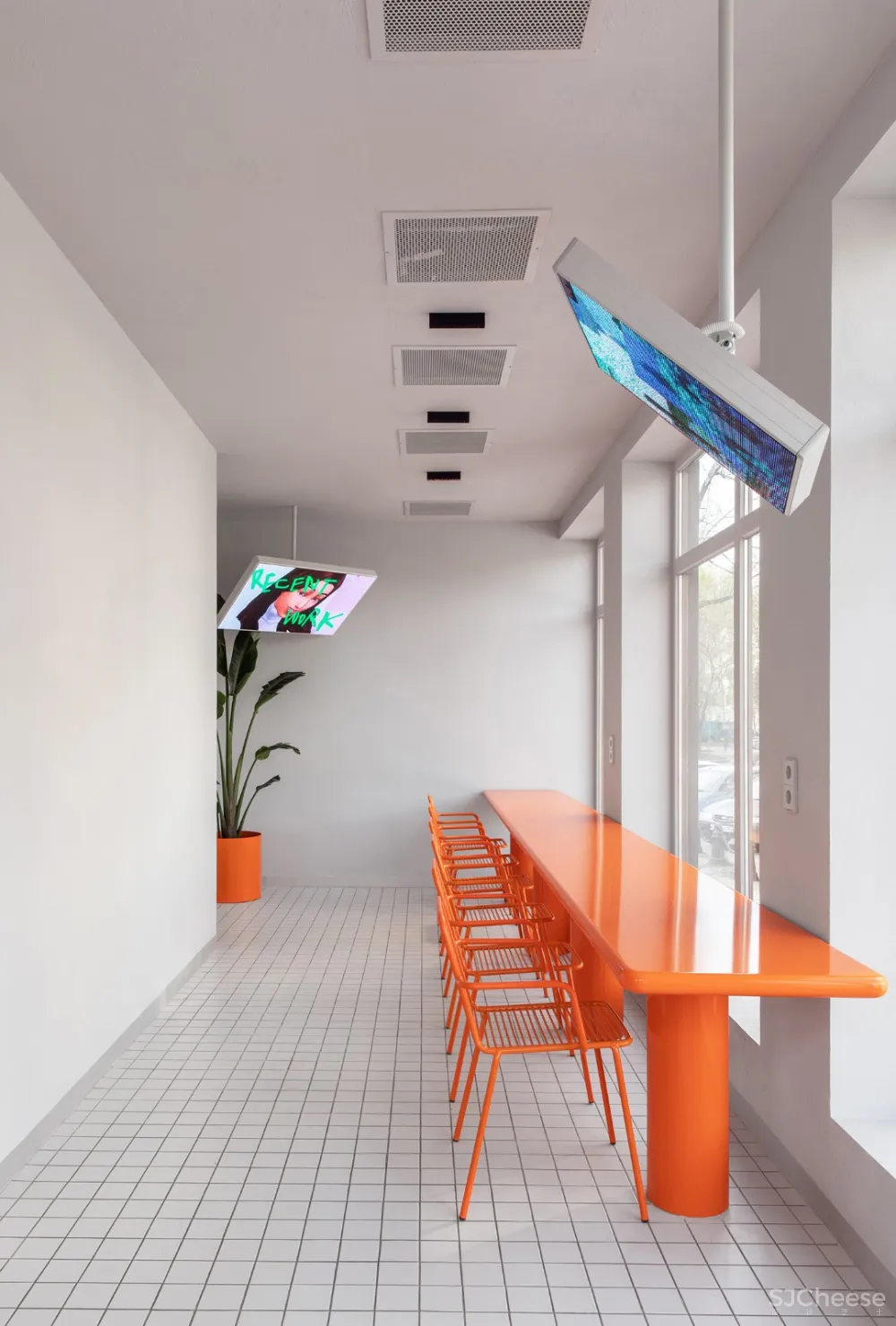 首发 | Eduard Eremchuk设计，俄罗斯牛纹瓷砖和方块风格的橙色咖啡馆