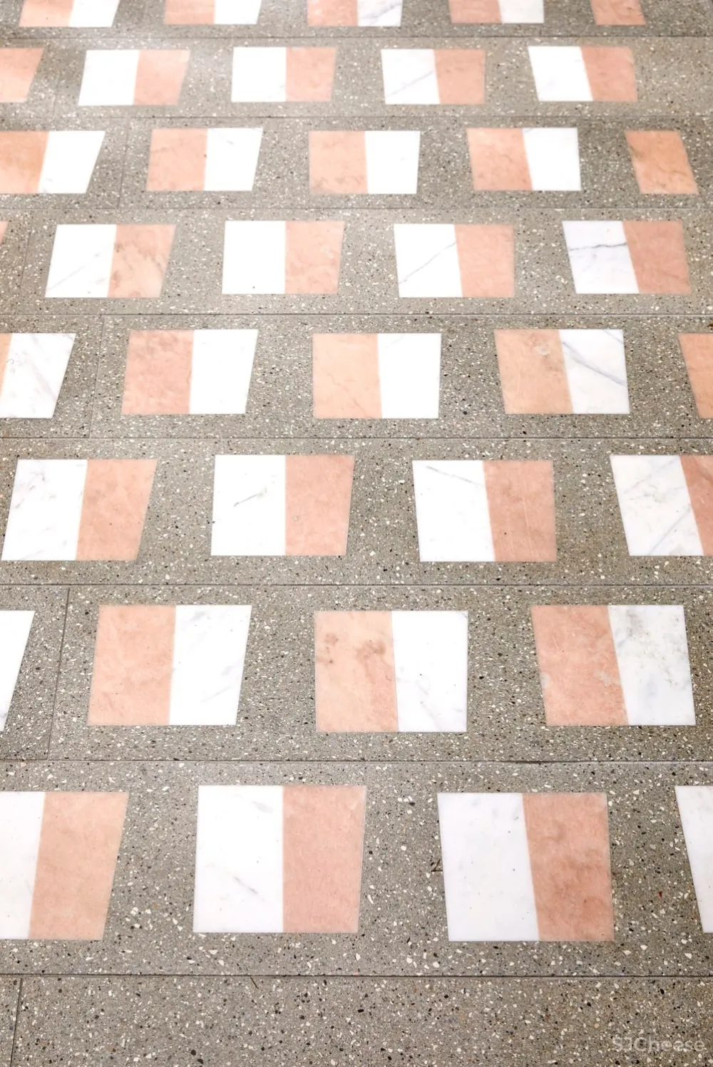 首发 | Casper Mueller Kneer Architects设计,伦敦旗舰自画像独立商店