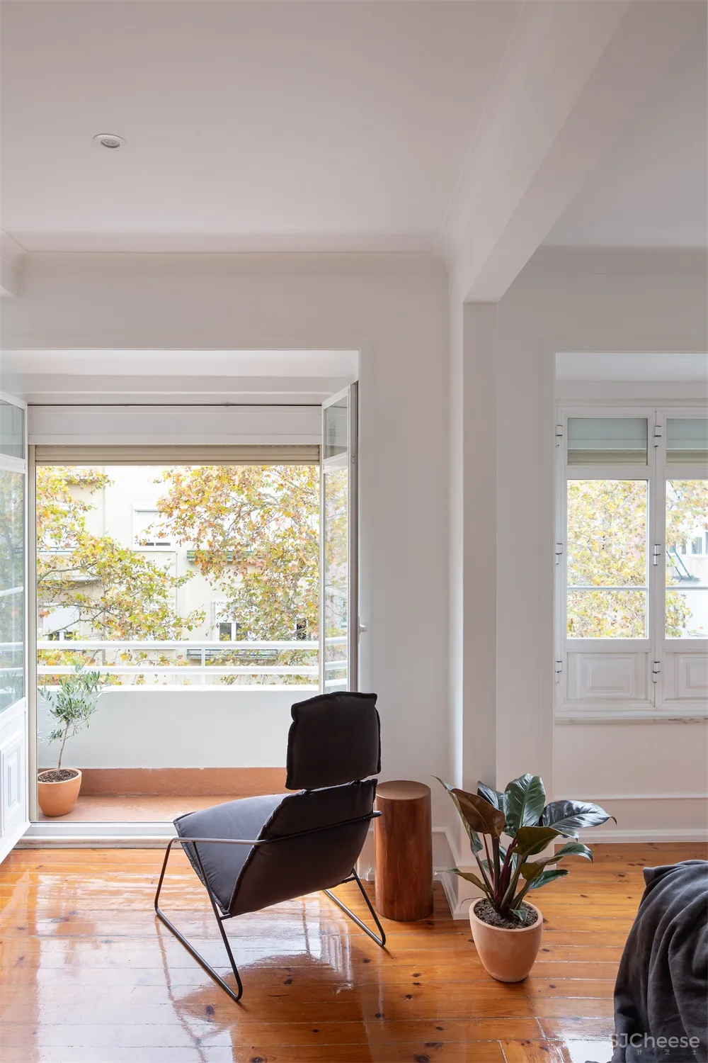 Lola Cwikowski l 葡萄牙Penha de france极简公寓