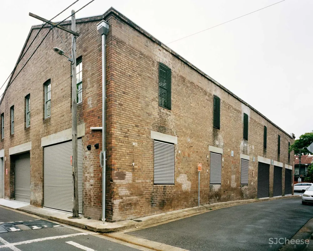 首发 | Ian Moore Architects设计,工业仓库被改造成一个现代的四居室家庭住宅