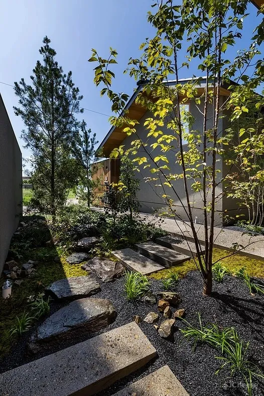 上町研究所 | 千年古迹边上的现代日式住宅