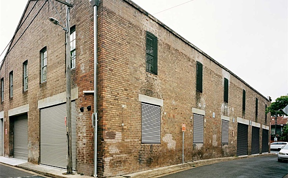 Lan Moore l 悉尼一个工业仓库改造家庭住宅