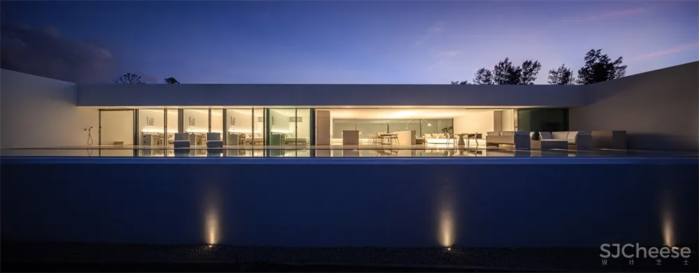 Shinichi Ogawa & Associates l 日本白色简约海滨别墅